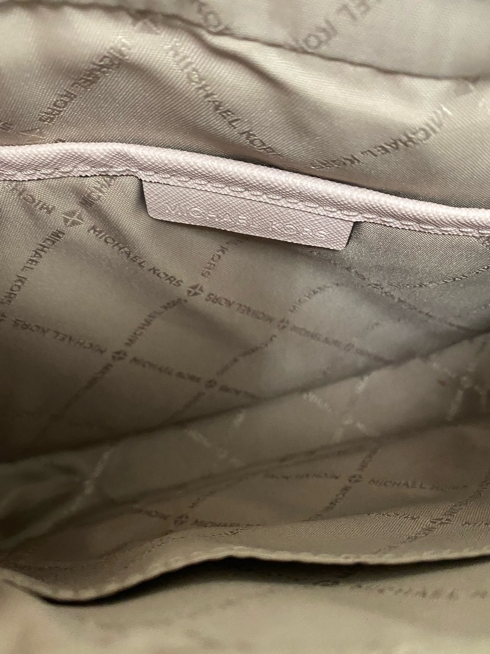 Michael Kors Beige Signature Crossbody with Pale Pink Trim - Picture 4 of 10